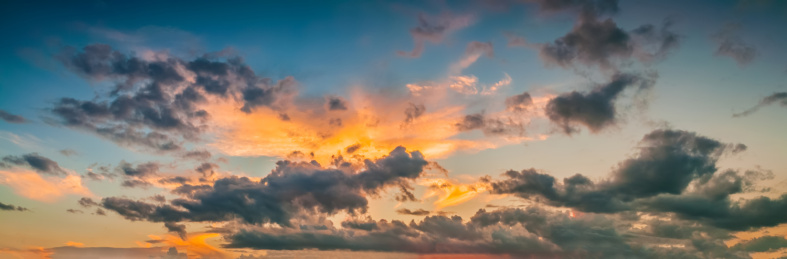 彩霞天空