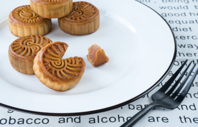 简约西式餐具月饼