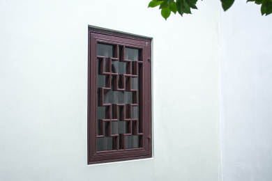 湖北黄冈遗爱湖建筑一角特写