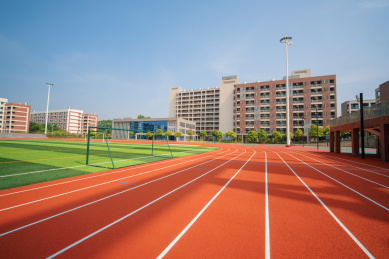 学校操场建筑
