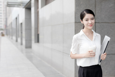商务女士户外形象照