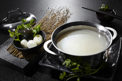 高品质的火锅汤底，皮蛋荸荠汤底