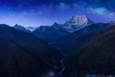 亚丁雪山夜色星空银河