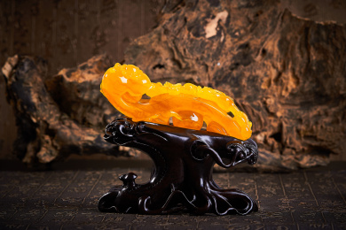 琥珀蜜蜡摆件鸡油黄色中式复古奢华佛家禅意的天然珠宝