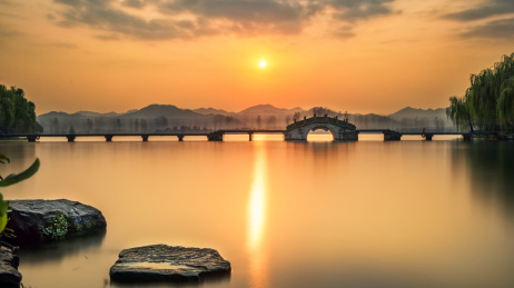 杭州西湖涌金桥日落