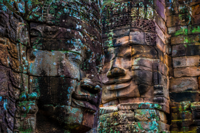 柬埔寨吴哥窟巴戎寺神秘石雕的高棉微笑