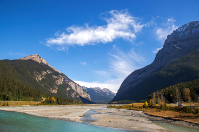 加拿大班芙国家公园秋天美景