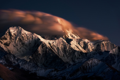 雪山倒影