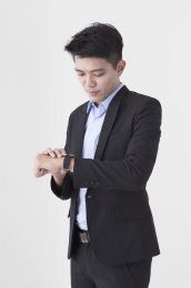 办公男性,看时间,