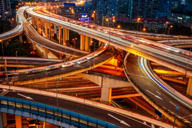 黄昏时分的上海南浦大桥