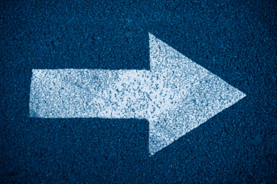 全画幅镜头道路白色箭头符号的.