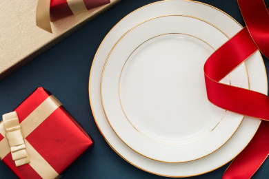 礼盒礼物盒子金色红色丝带化妆品背景海报素材