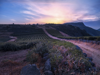 夕照羊岩山