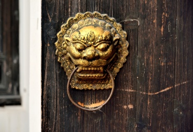 中国民居狮头门环