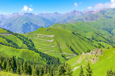 中国新疆博尔塔拉州博乐市夏尔希里夏季风光