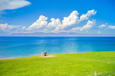 中国新疆博尔塔拉州博乐市赛里木湖春季风光