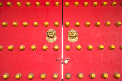 中国北京故宫太和殿广场右翼门铺首衔环和门钉