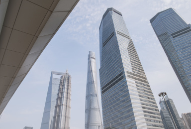 现代化的高楼大厦与模糊的道路 上海 中国 亚洲 蓝色色调.