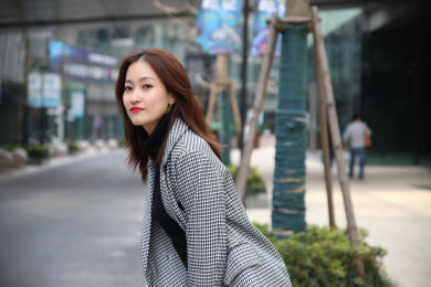 长发时尚美女户外街拍