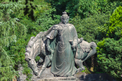 黄鹤楼公园的岳飞铜像