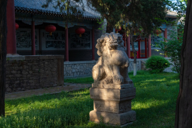中国传统雕塑石狮
