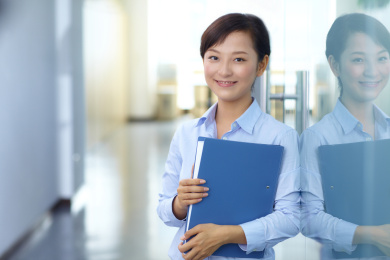 亚洲业务年轻女子室内人像