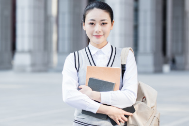 女大学生在校园