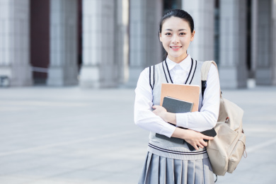 女大学生在校园