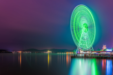 中国江苏无锡蠡湖摩天轮公园夜景