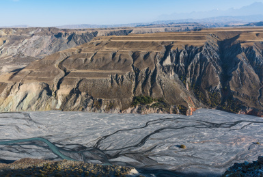 新疆巴音沟安集海大峡谷风光