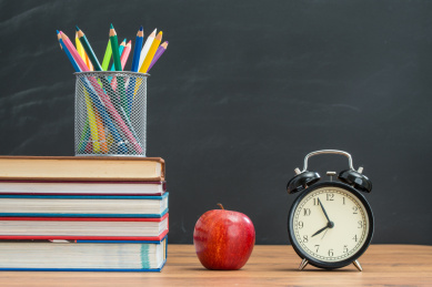 记得带上水彩铅笔，当你回到学校教育