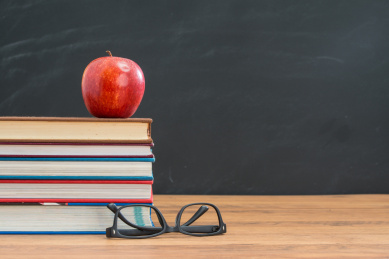 有苹果的午餐，你不需要为回学校学习眼镜