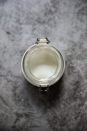 玻璃罐装酸奶牛奶乳制品