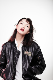 一位年轻的中国女性