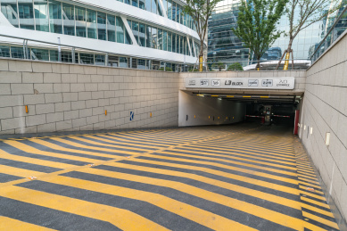 地下停车库出入口