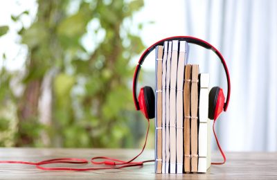 文化教育书籍与耳机