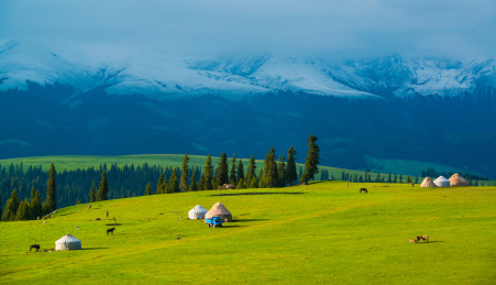 喀拉峻草原自然风光