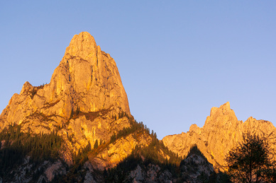 夕阳下的山峰