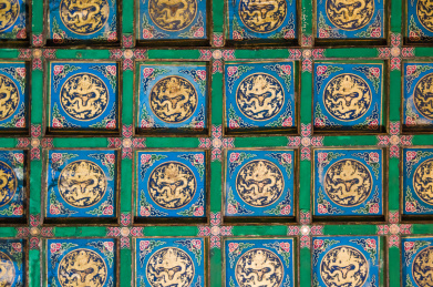 北京故宫文华殿天花板龙纹图案