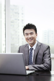 使用Office笔记本电脑商人