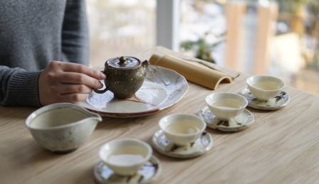 日本陶艺家瓷器泡茶