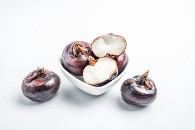 新鲜切开的荸荠