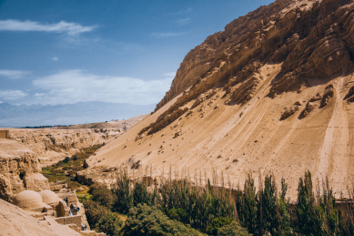 壮观的新疆火焰山沙丘峡谷风光