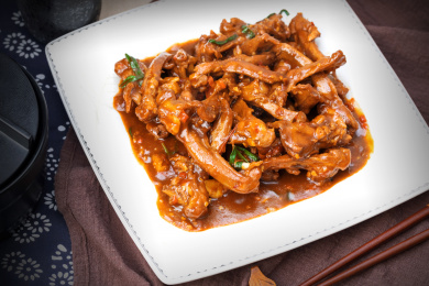 辣椒红烧鸭架子 香芹