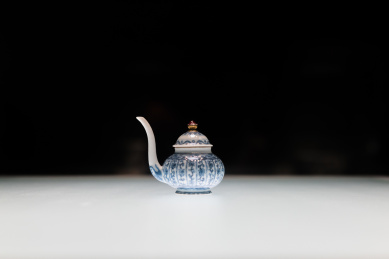 中国国家博物馆展出的清道光青花花卉纹卤壶