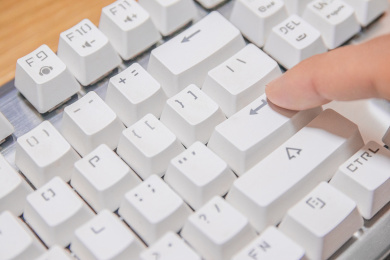 手指按下确认键