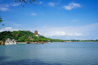 水天一色的颐和园公园风景