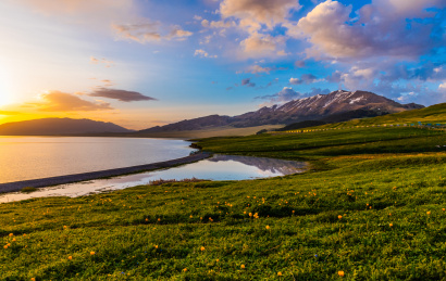 赛里木湖自然风光