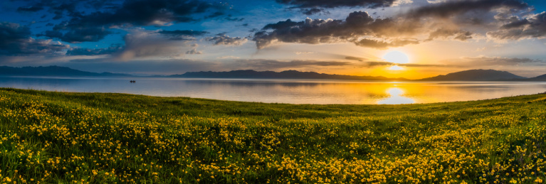 赛里木湖自然风光