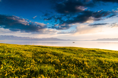 赛里木湖自然风光